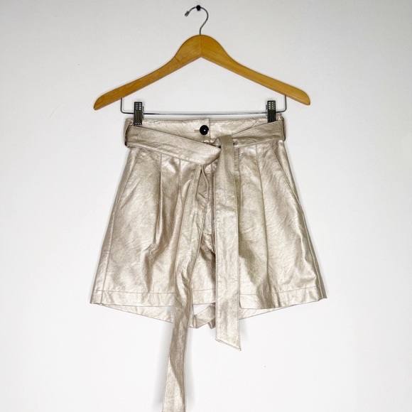Christy Lynn Pleated High-Rise Faux Leather Shorts Size 0 - Picture 2 of 7